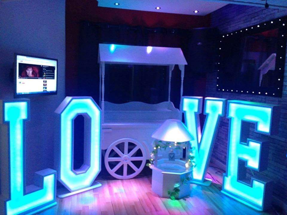 LED 4ft Love Letters