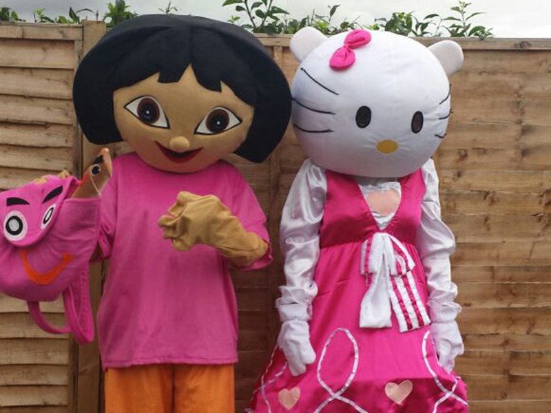 Hello Kitty & Dora the Explorer - Mascots Hello Kitty & Dora the Explorer - Mascots